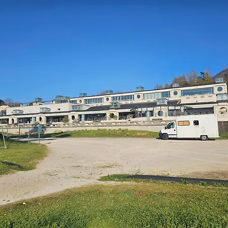2 Etoiles Proche Thermes Avec Parking Lägenhet
